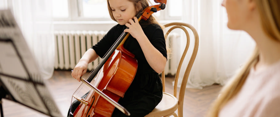 Modelfoto af børn der spiller Instrumentfabrikken